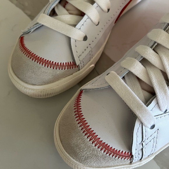 Men’s Nikes - Picture 6 of 6